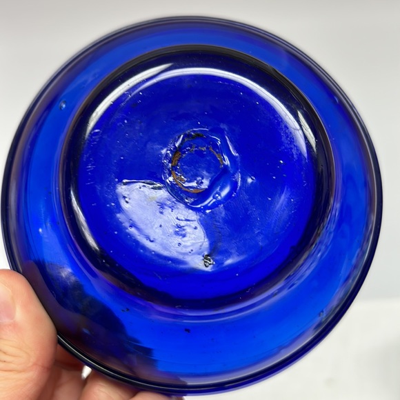 Hand blown in Mexico pair of cobalt blue glass bowls - Picture 7 of 8